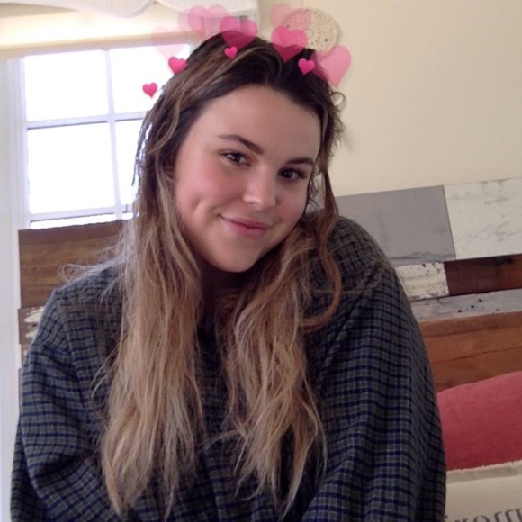 Meet your Posher, Fallon - Picture 1 of 1